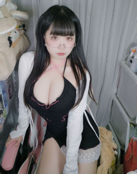 伸进泳衣揉捏她的乳尖_BD高清在线