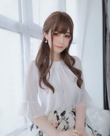 老师扒开粉嫩小泬让我添_BD在线播放观看